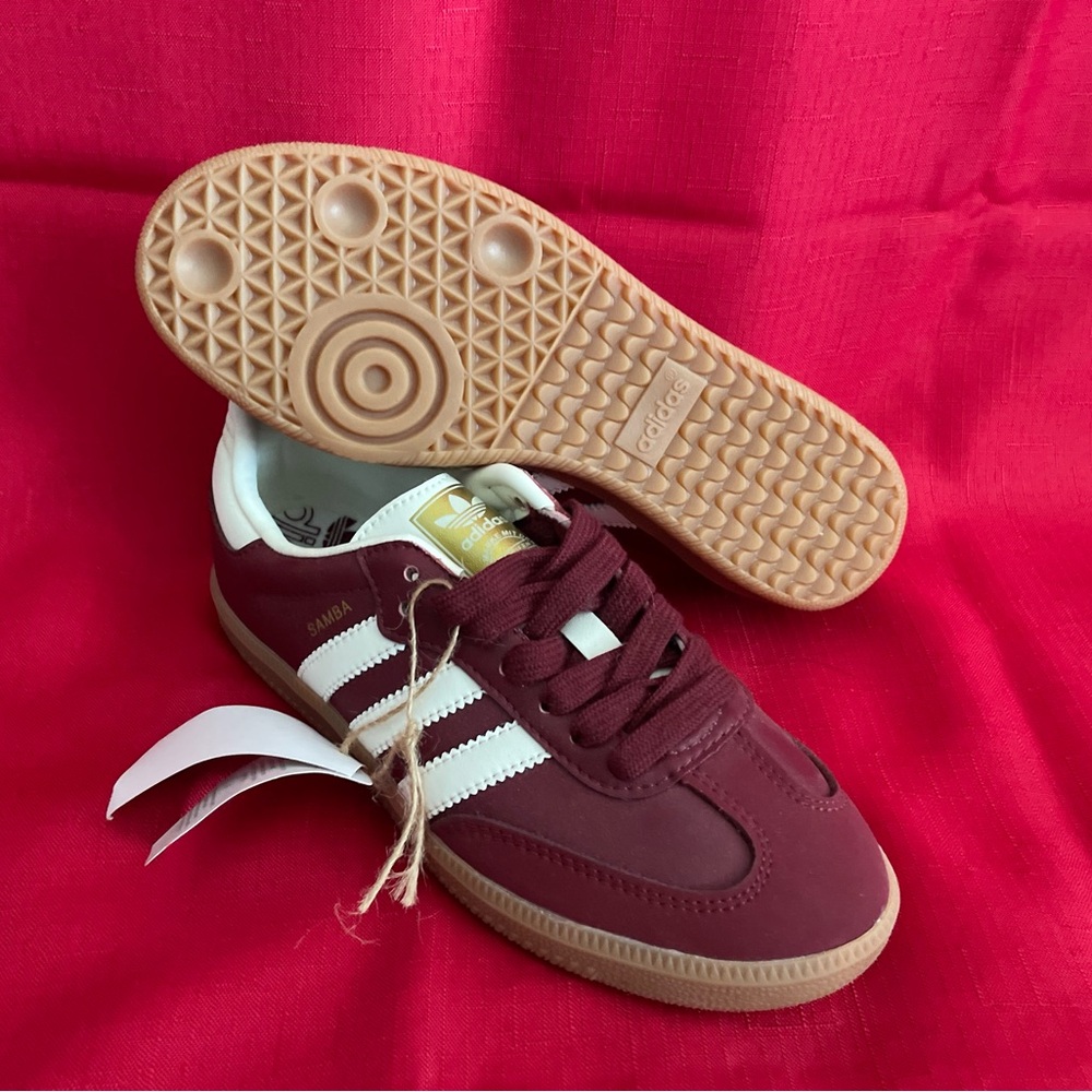 Never Worn SAMBA OG WMNS
"MAROON / CREAM WHITE" Adidas